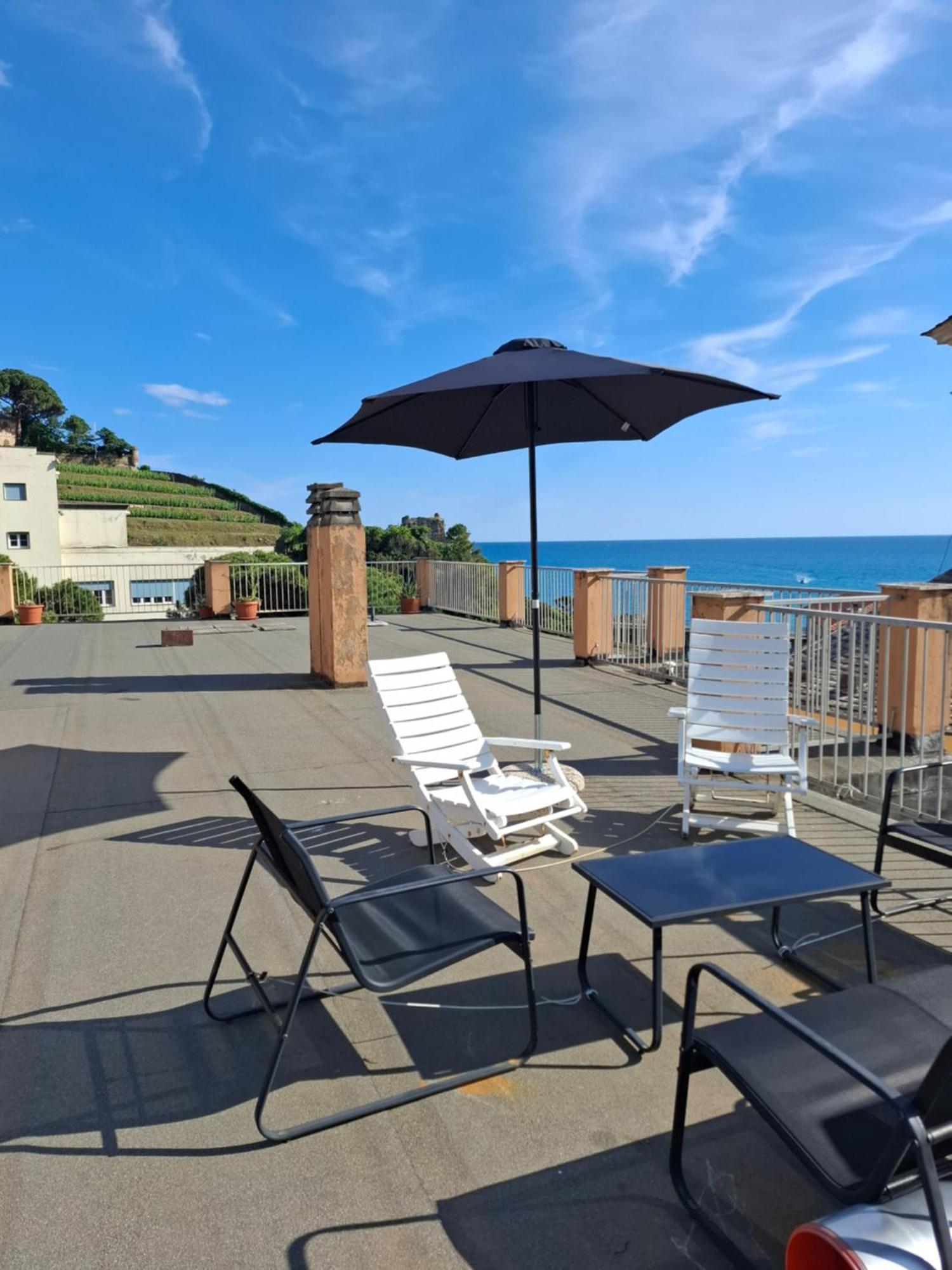 Moneglia Beach Downtown Exterior photo